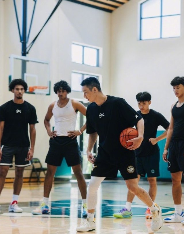 参加林书豪湾区训练营！赵维伦：感谢豪哥的的邀请 永远的榜样